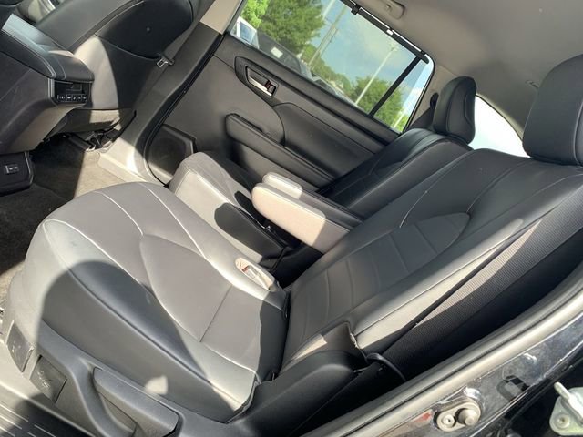 Used 2023 Toyota Highlander XLE image 10