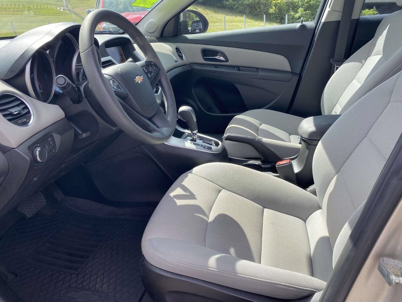 Used 2015 Chevrolet Cruze LT FWD image 13