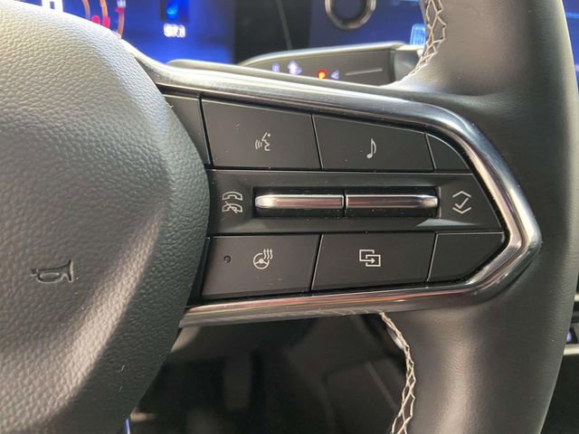 Used 2025 Chevrolet Traverse LT image 19