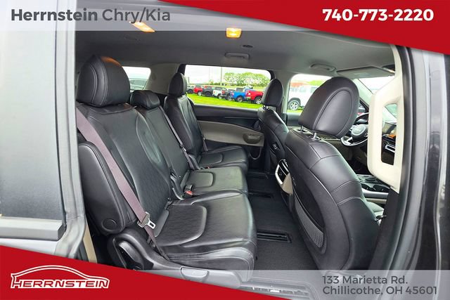 Used 2025 Kia Carnival FWD image 26