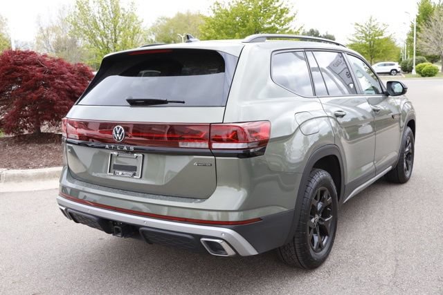 Used 2025 Volkswagen Atlas Peak Edition SE AWD/4WD image 3