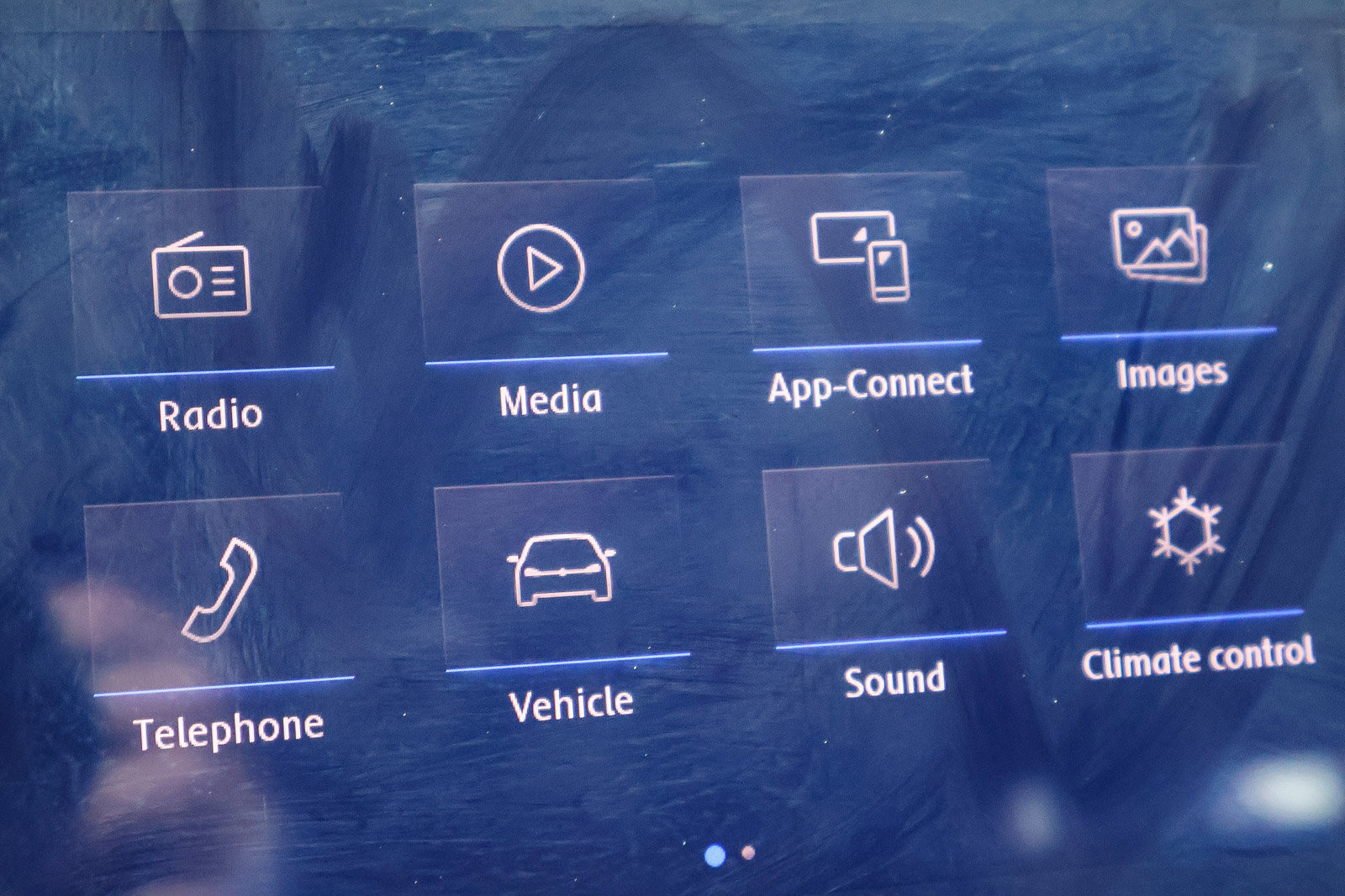 Used 2017 Volkswagen e-Golf SE w/ DC Fast Charging Package image 4