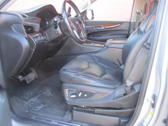 Used 2018 Cadillac Escalade Luxury AWD/4WD image 10