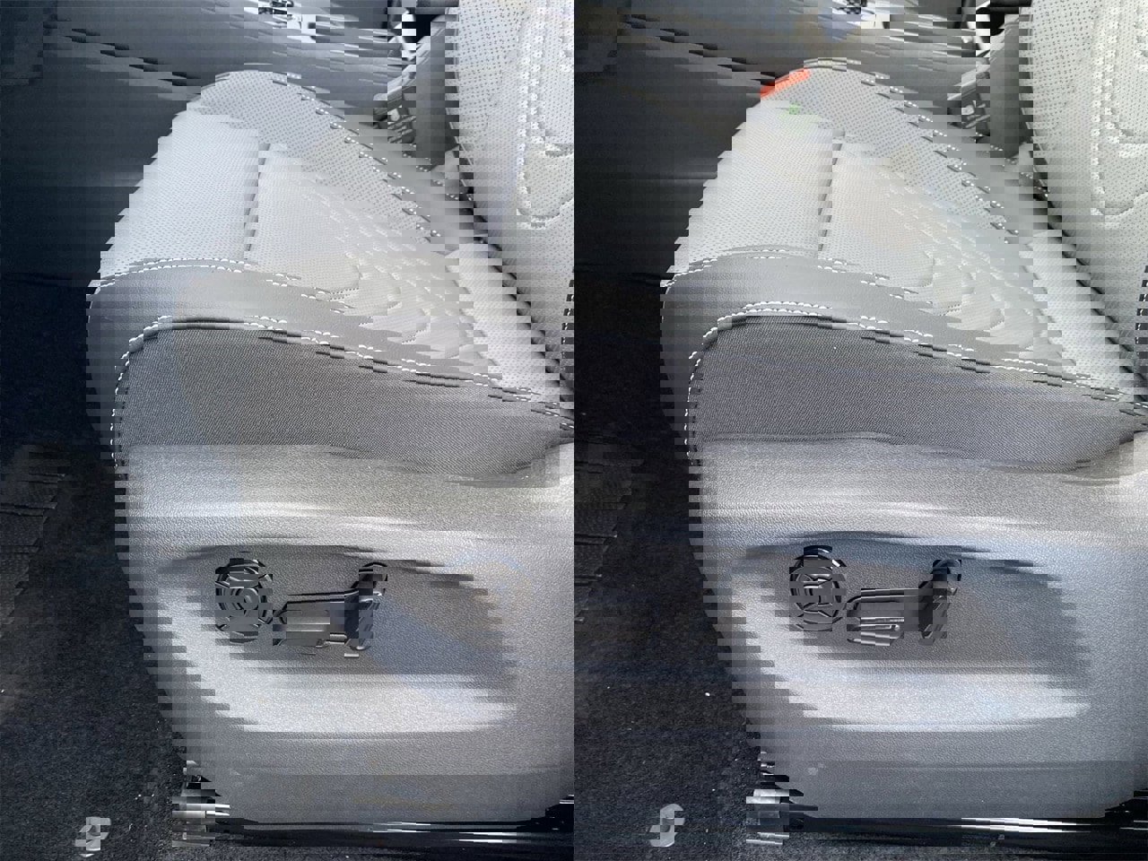 New 2025 Volkswagen Tiguan SE image 16