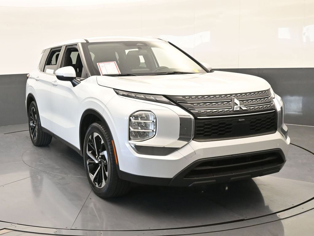 Used 2022 Mitsubishi Outlander ES image 9