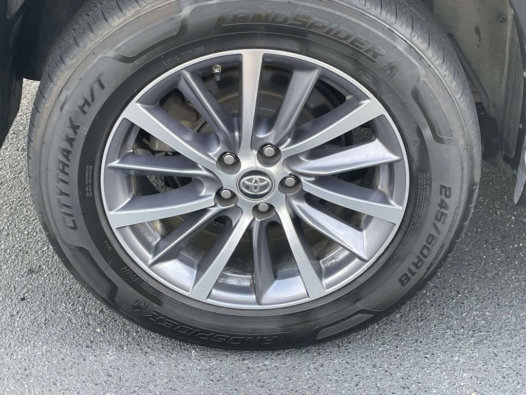 Used 2019 Toyota Highlander XLE image 12