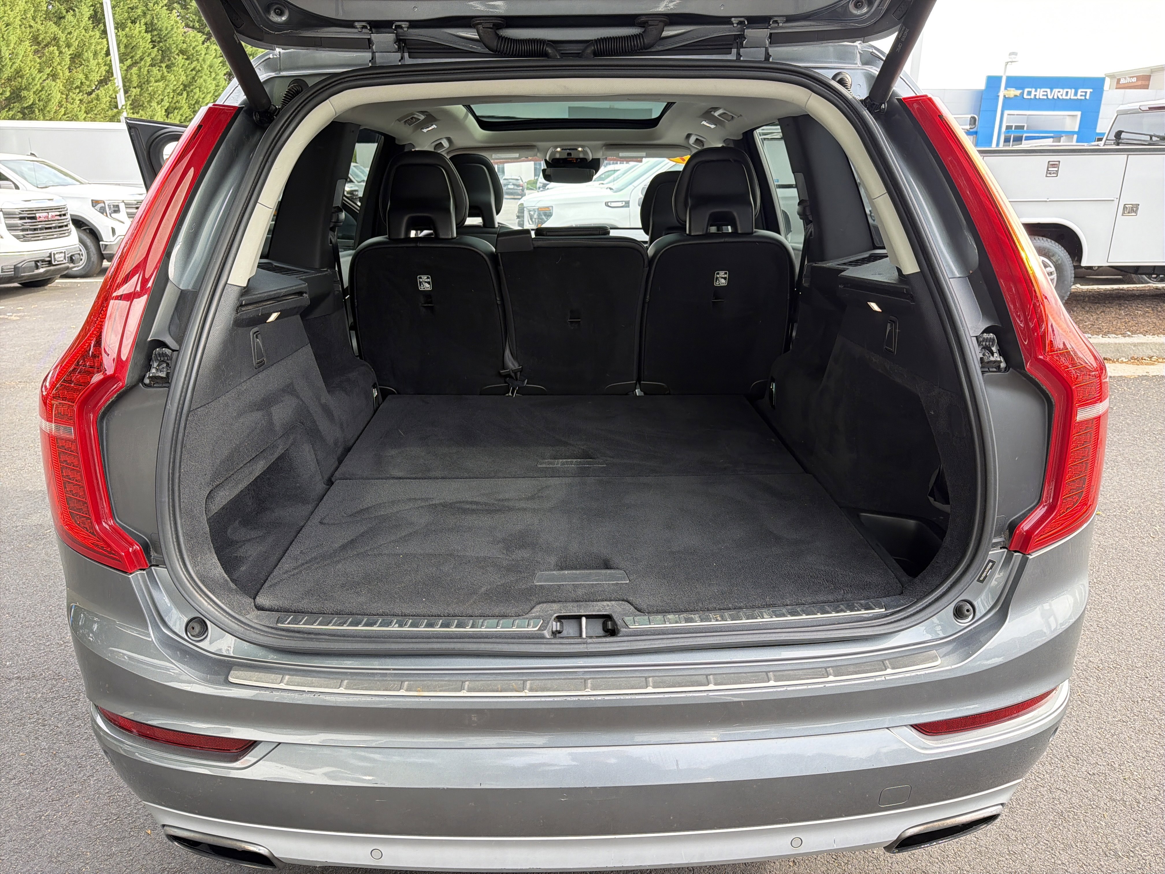 Used 2017 Volvo XC90 T5 Momentum w/ Vision Package image 32