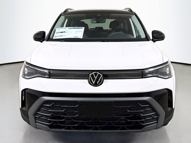 New 2026 Volkswagen Taos SE image 2