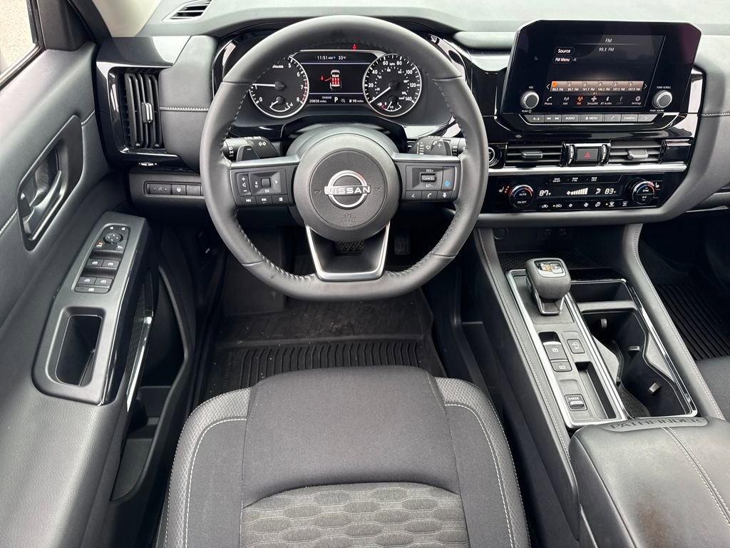 Used 2024 Nissan Pathfinder SV image 15