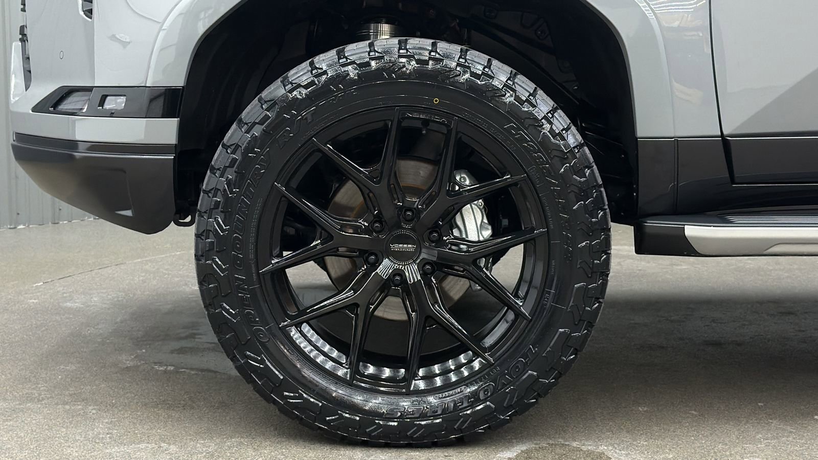 Used 2025 Lexus GX 550 w/ Accessory Package (2T) image 10