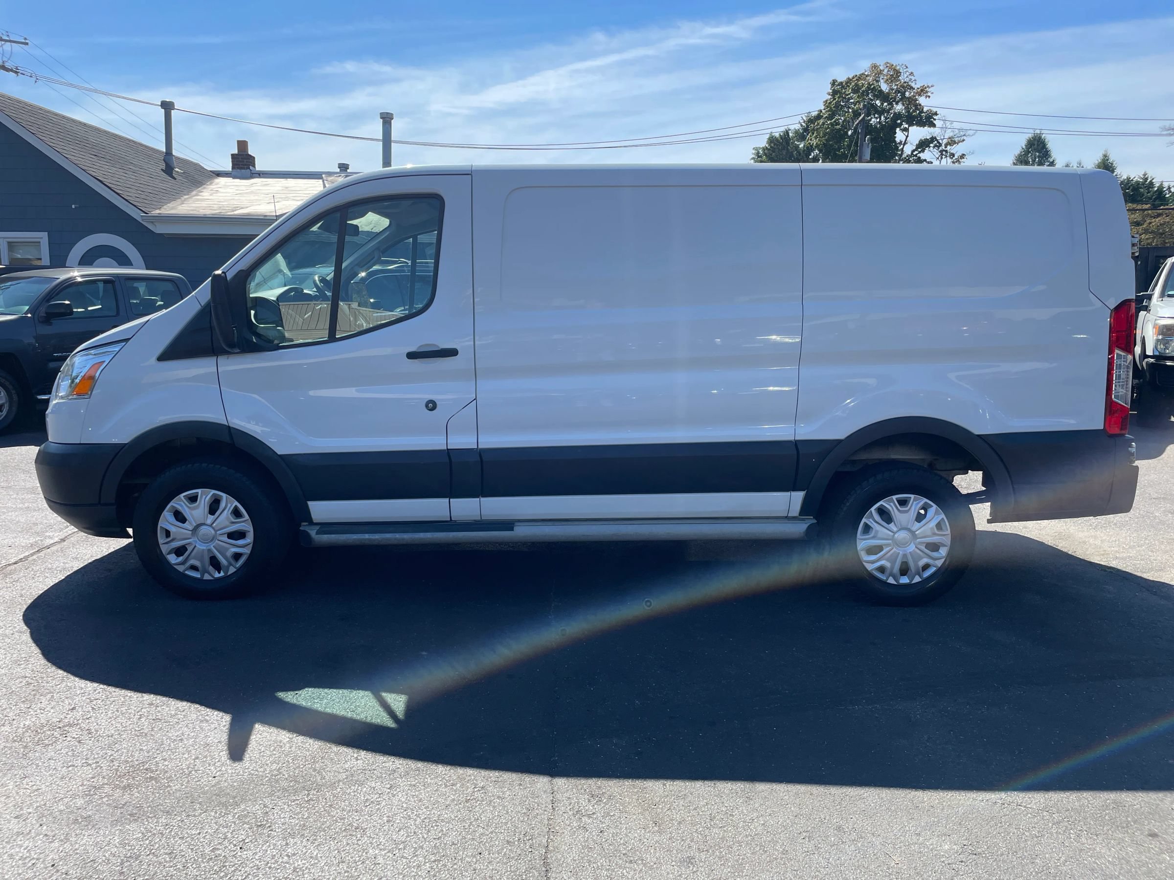 Used 2018 Ford Transit 250 130 Low Roof w/ Exterior Upgrade Package RWD image 2