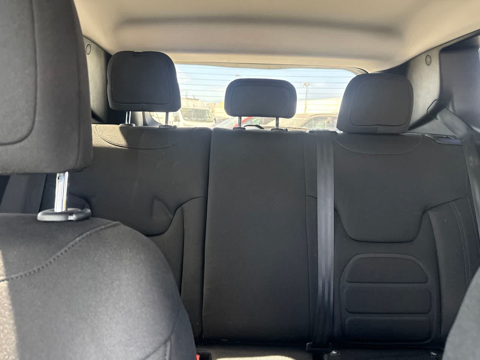 Used 2018 Jeep Renegade Latitude w/ Advanced Technology Group FWD image 22
