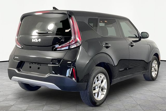 Used 2025 Kia Soul LX w/ LX Technology Package FWD image 4