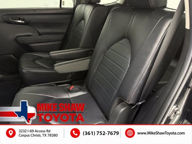 Used 2024 Toyota Highlander XLE FWD image 34
