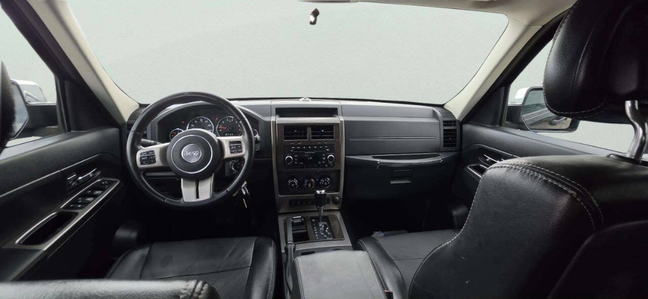 Used 2012 Jeep Liberty Limited Jet w/ Trailer Tow Class III Group AWD/4WD image 8