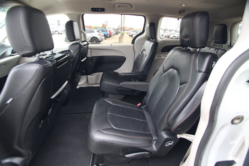 Used 2020 Chrysler Pacifica Touring-L Plus FWD image 7