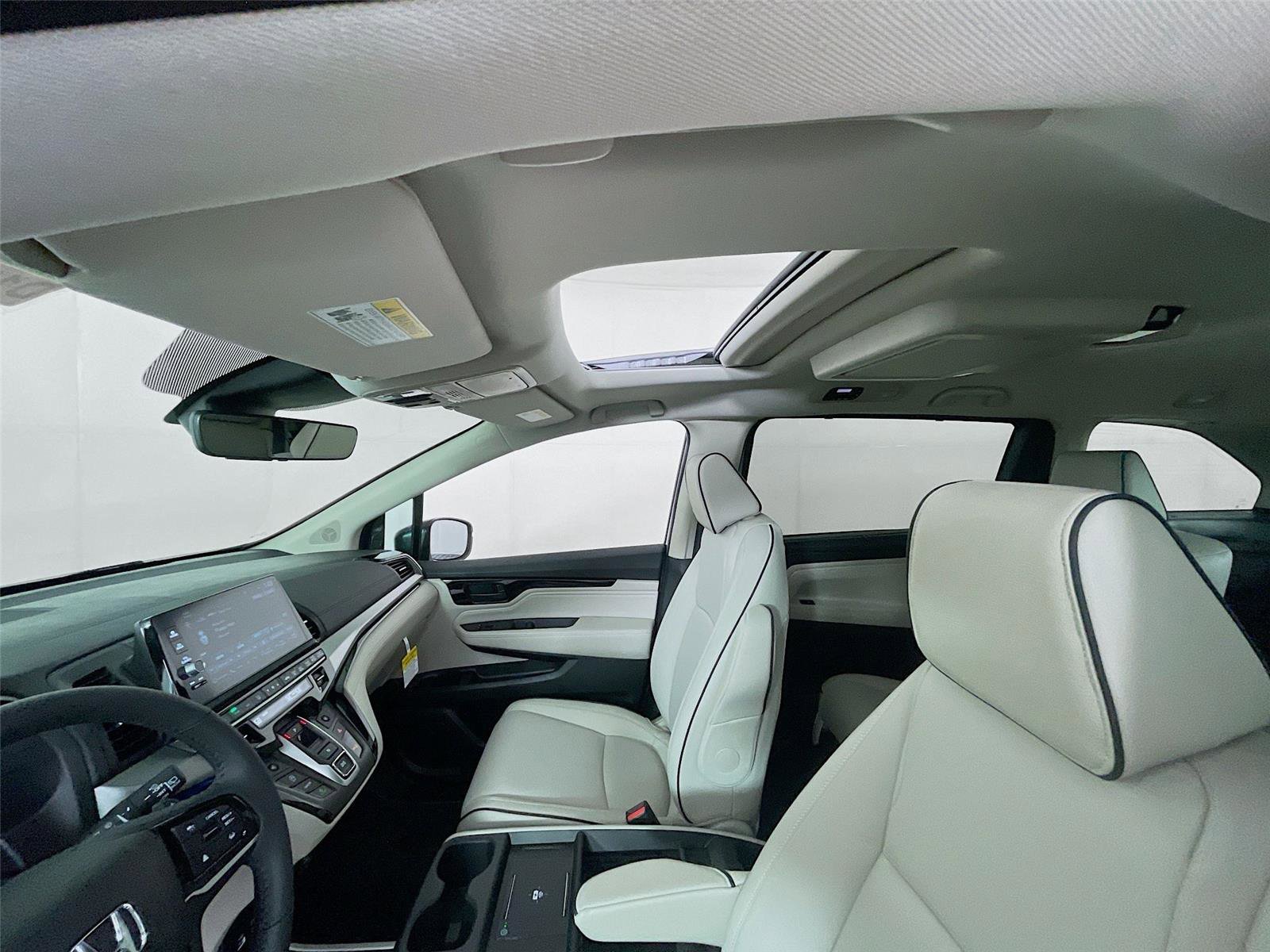 New 2026 Honda Odyssey Touring image 7