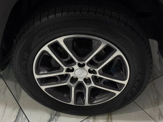 Used 2017 Jeep Compass Latitude w/ Popular Equipment Group image 29