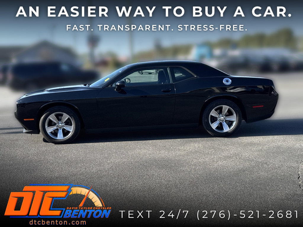 Used 2016 Dodge Challenger SXT w/ Driver Convenience Group RWD image 3