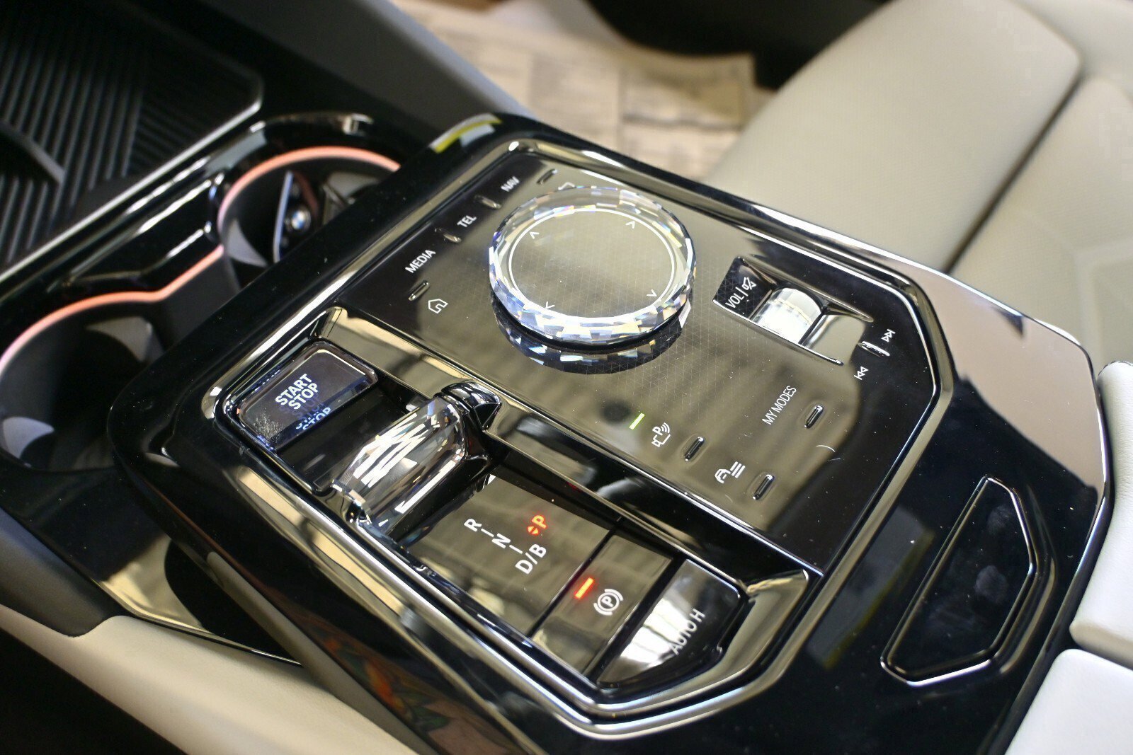 Used 2024 BMW i5 eDrive40i w/ Executive Package image 25