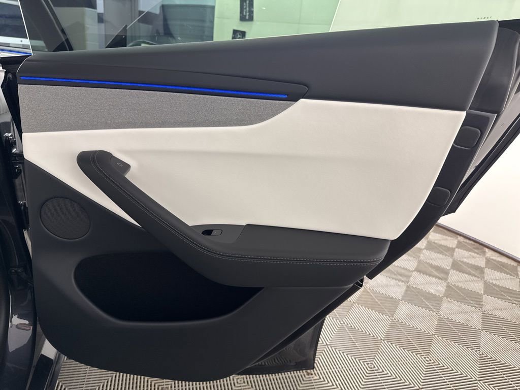 Used 2026 Tesla Model Y Long Range image 24