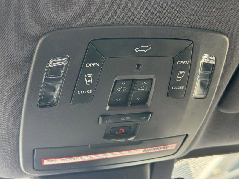 Used 2022 Toyota Sienna Platinum image 31