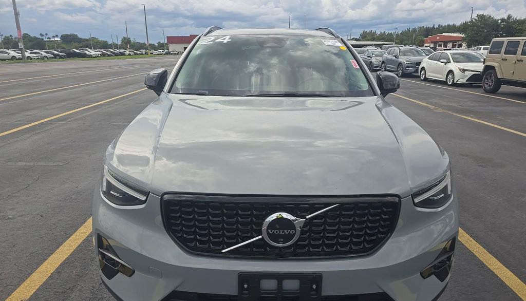 Used 2024 Volvo XC40 B5 Ultimate w/ Climate Package AWD/4WD image 3