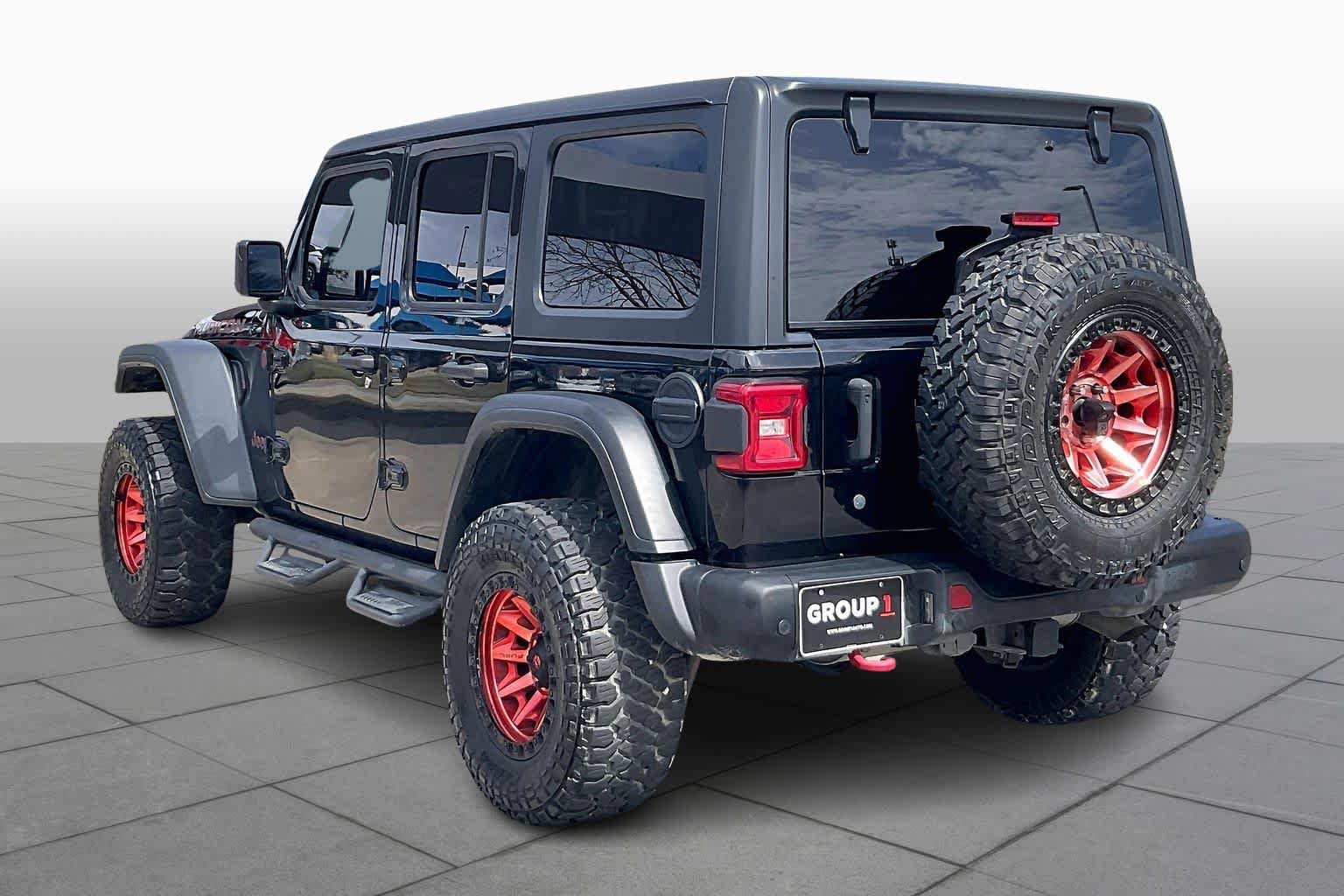 Used 2019 Jeep Wrangler Unlimited Rubicon w/ Dual Top Group AWD/4WD image 11