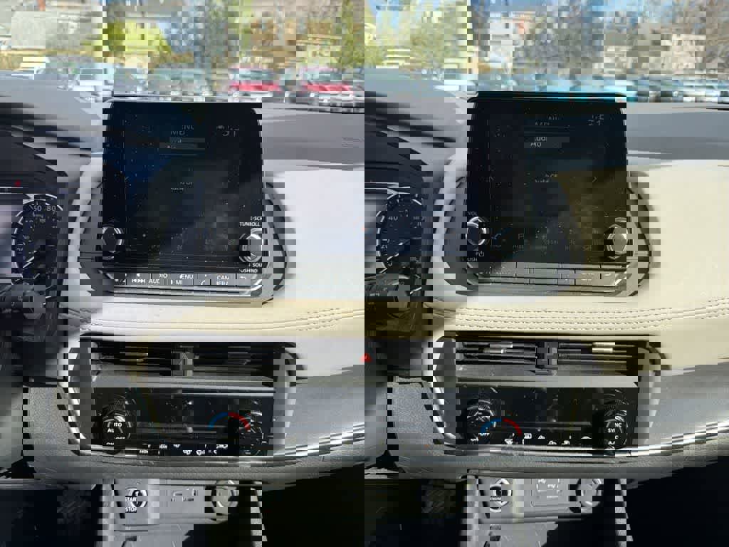 Used 2023 Nissan Rogue SV image 36