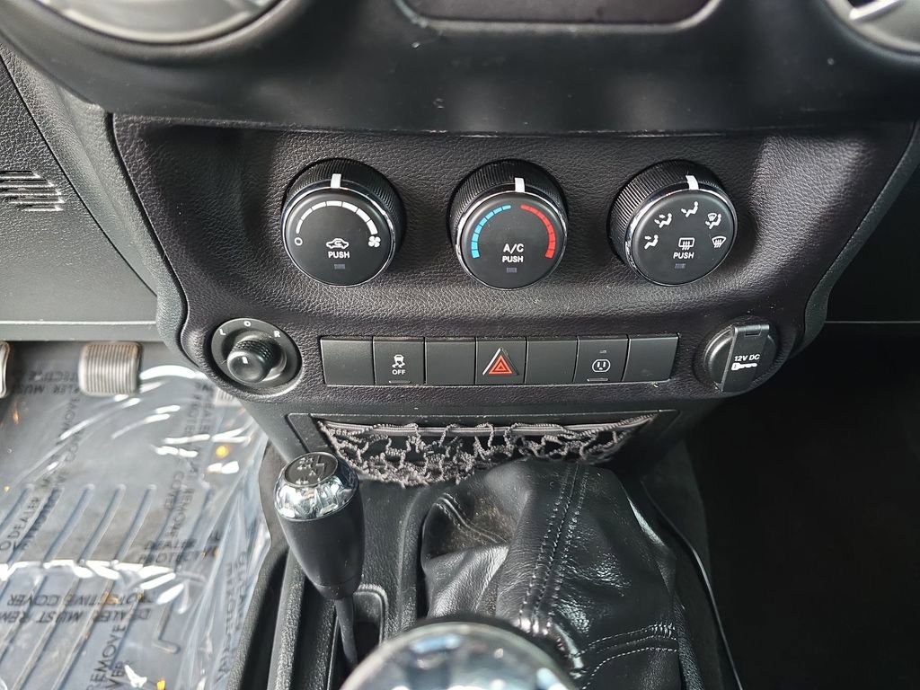 Used 2018 Jeep Wrangler Unlimited Sahara w/ Dual Top Group image 16