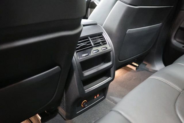 Used 2024 BMW X5 xDrive40i w/ M Sport Package AWD/4WD image 38