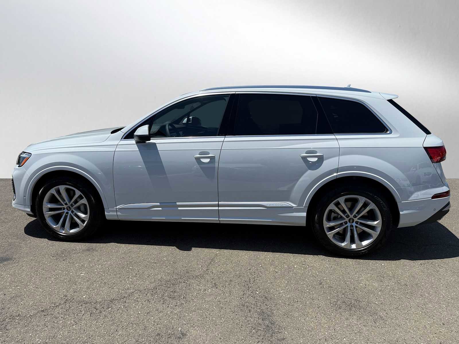 New 2025 Audi Q7 3.0T Prestige image 4