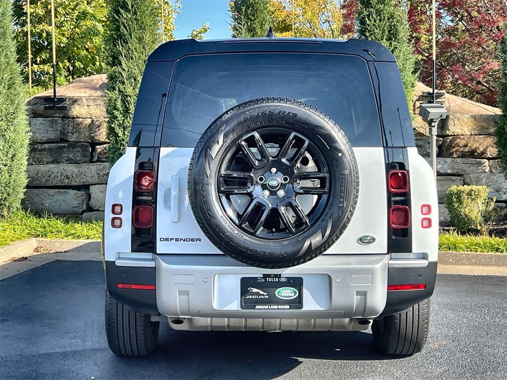 Used 2023 Land Rover Defender 130 S image 4
