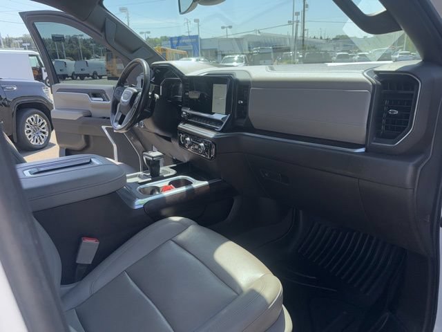 Used 2022 GMC Sierra 1500 SLT w/ SLT Convenience Package AWD/4WD image 16