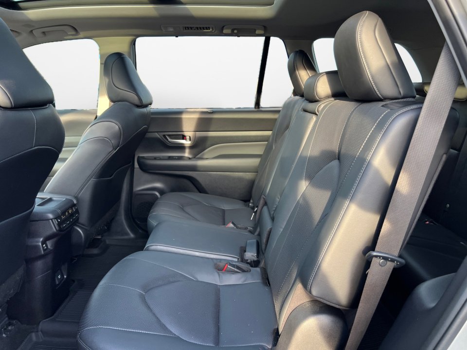 Used 2024 Toyota Grand Highlander Limited image 13