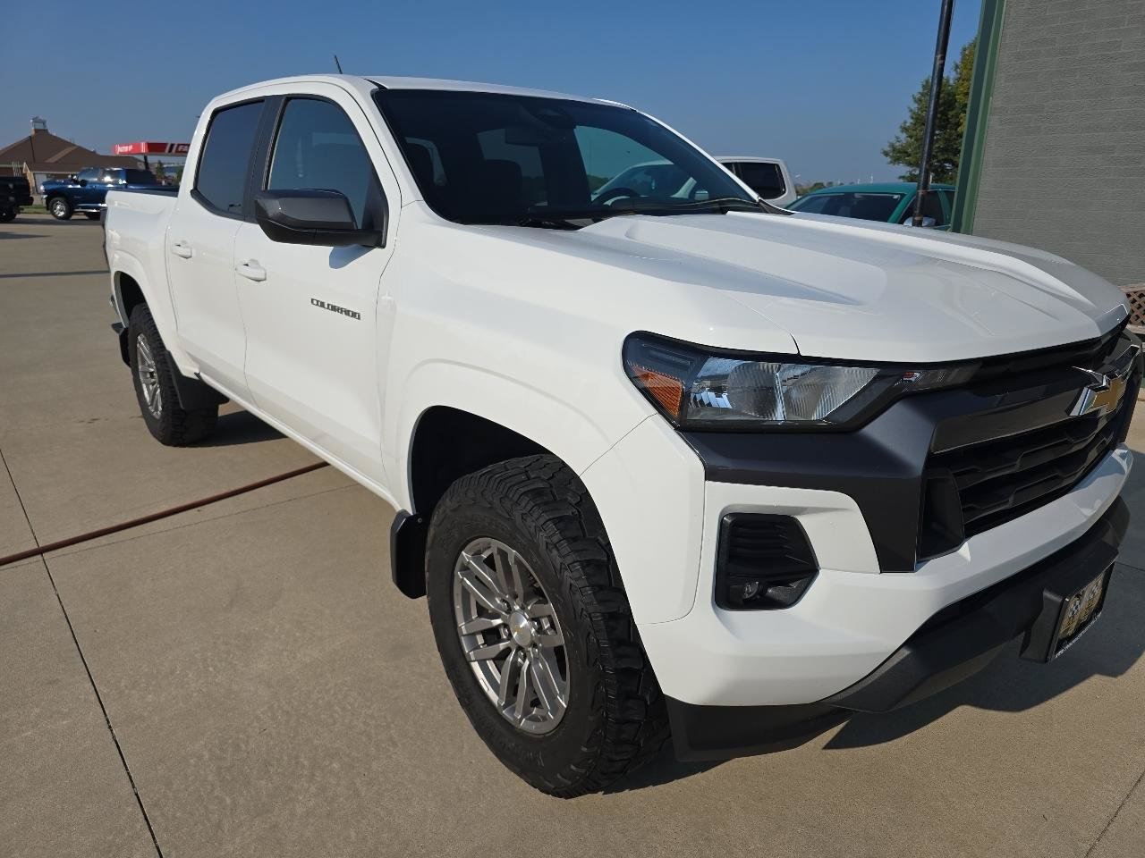 Used 2023 Chevrolet Colorado LT w/ LT Convenience Package II AWD/4WD image 8