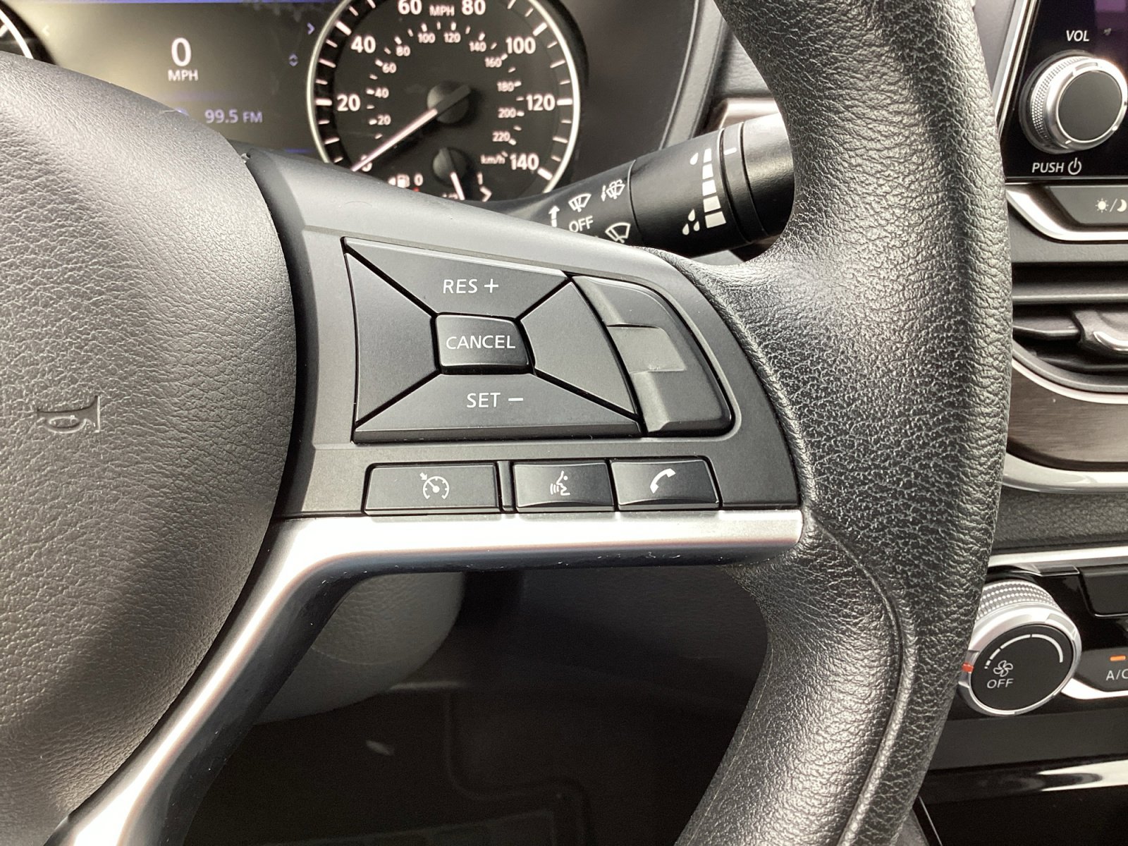 Used 2024 Nissan Altima 2.5 SV image 6