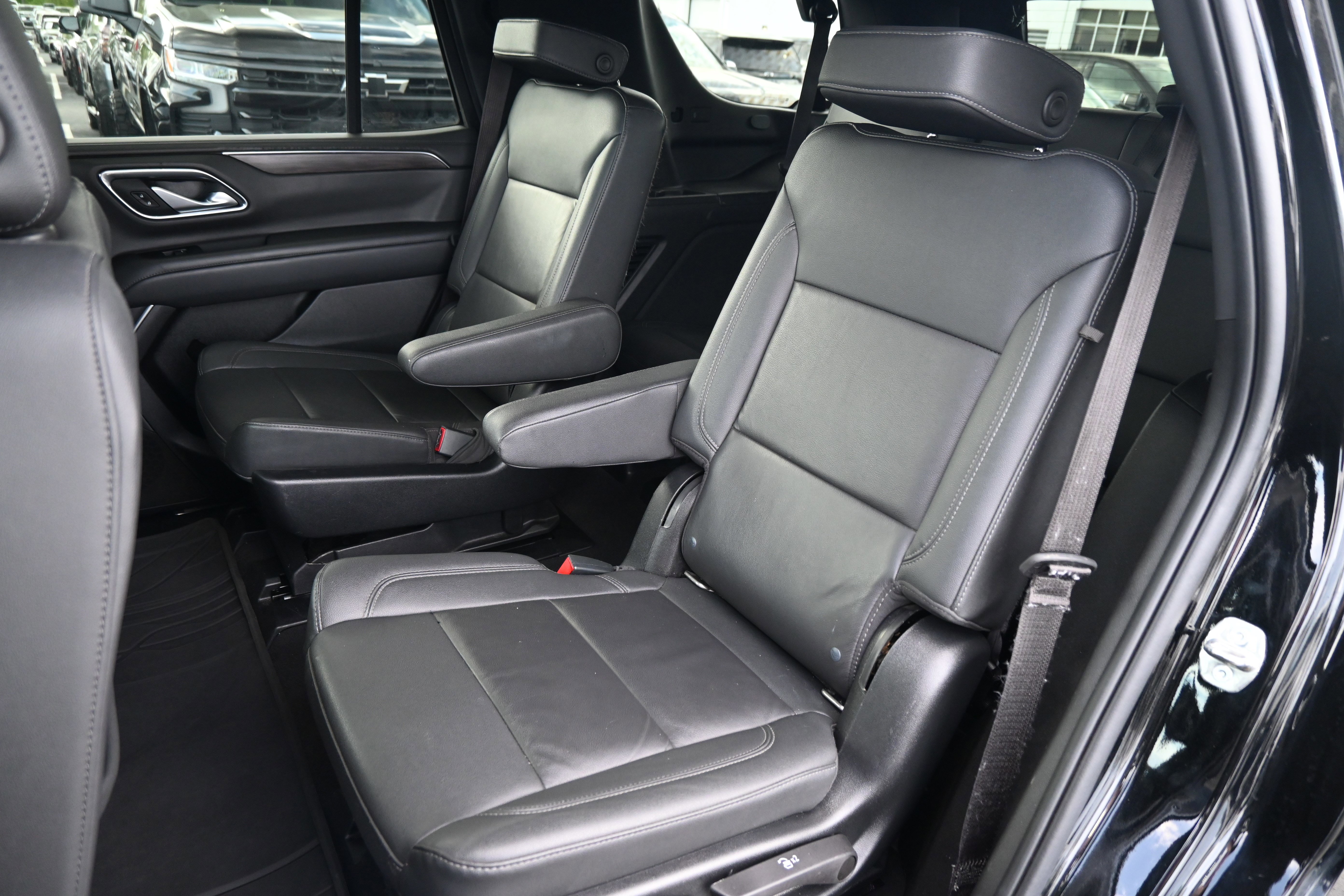 Used 2022 Chevrolet Tahoe Z71 w/ Luxury Package AWD/4WD image 34