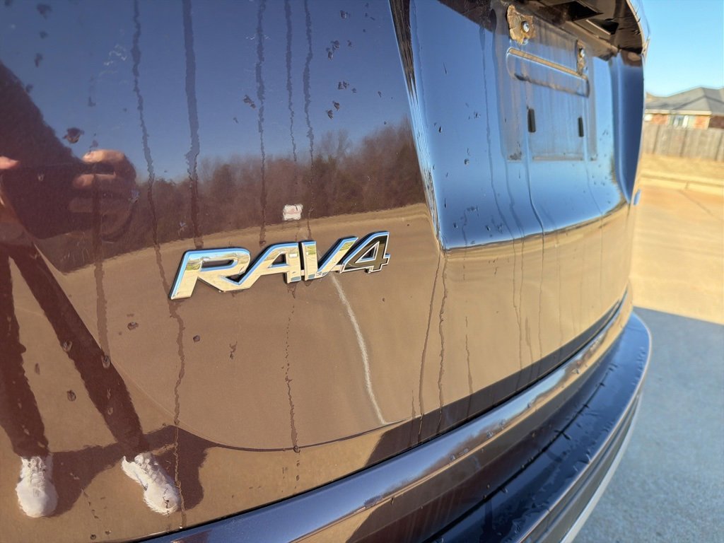 Used 2018 Toyota RAV4 Limited image 16