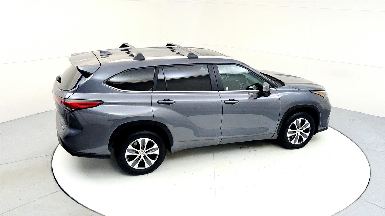 Certified 2023 Toyota Highlander XLE image 18