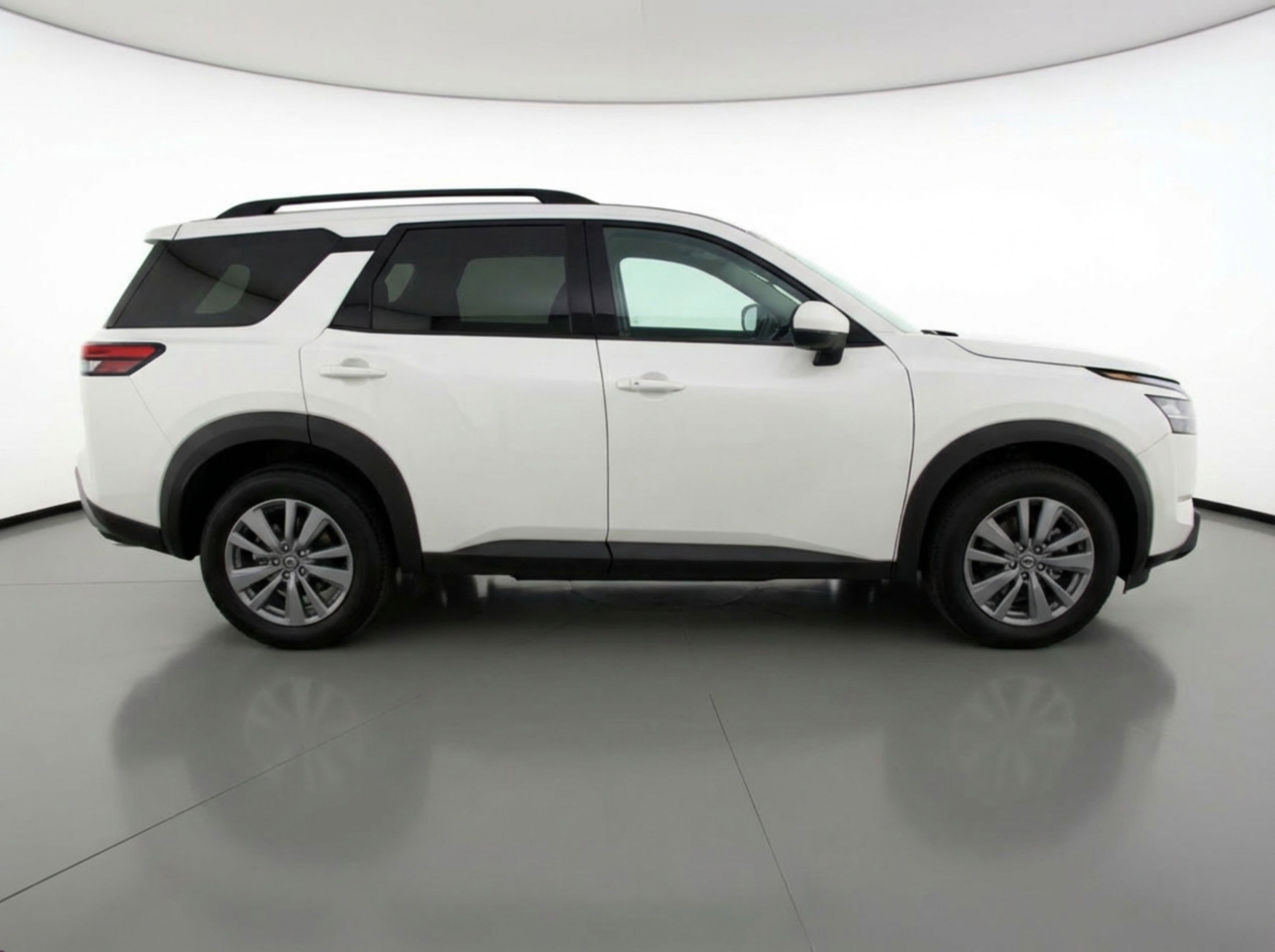 Used 2025 Nissan Pathfinder SV image 11