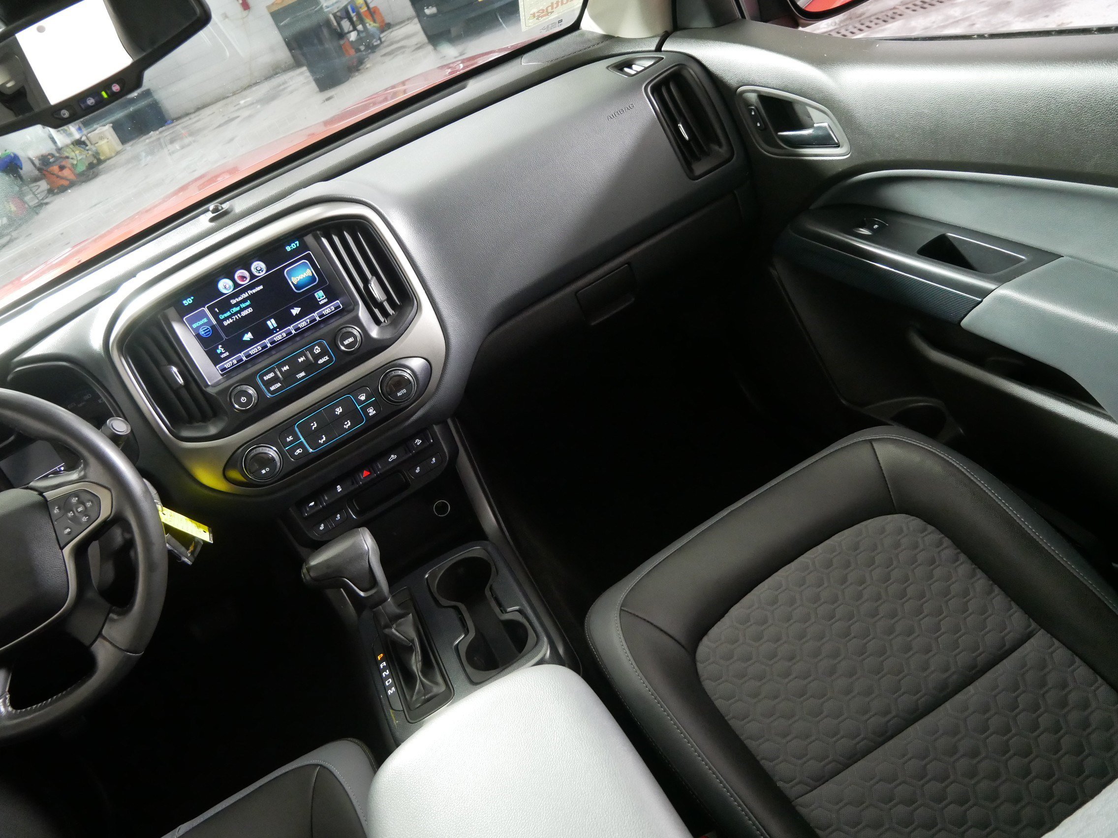 Used 2015 Chevrolet Colorado Z71 AWD/4WD image 11