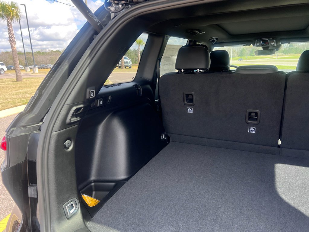 New 2026 Jeep Grand Cherokee Limited w/ Limited Altitude Package RWD image 9