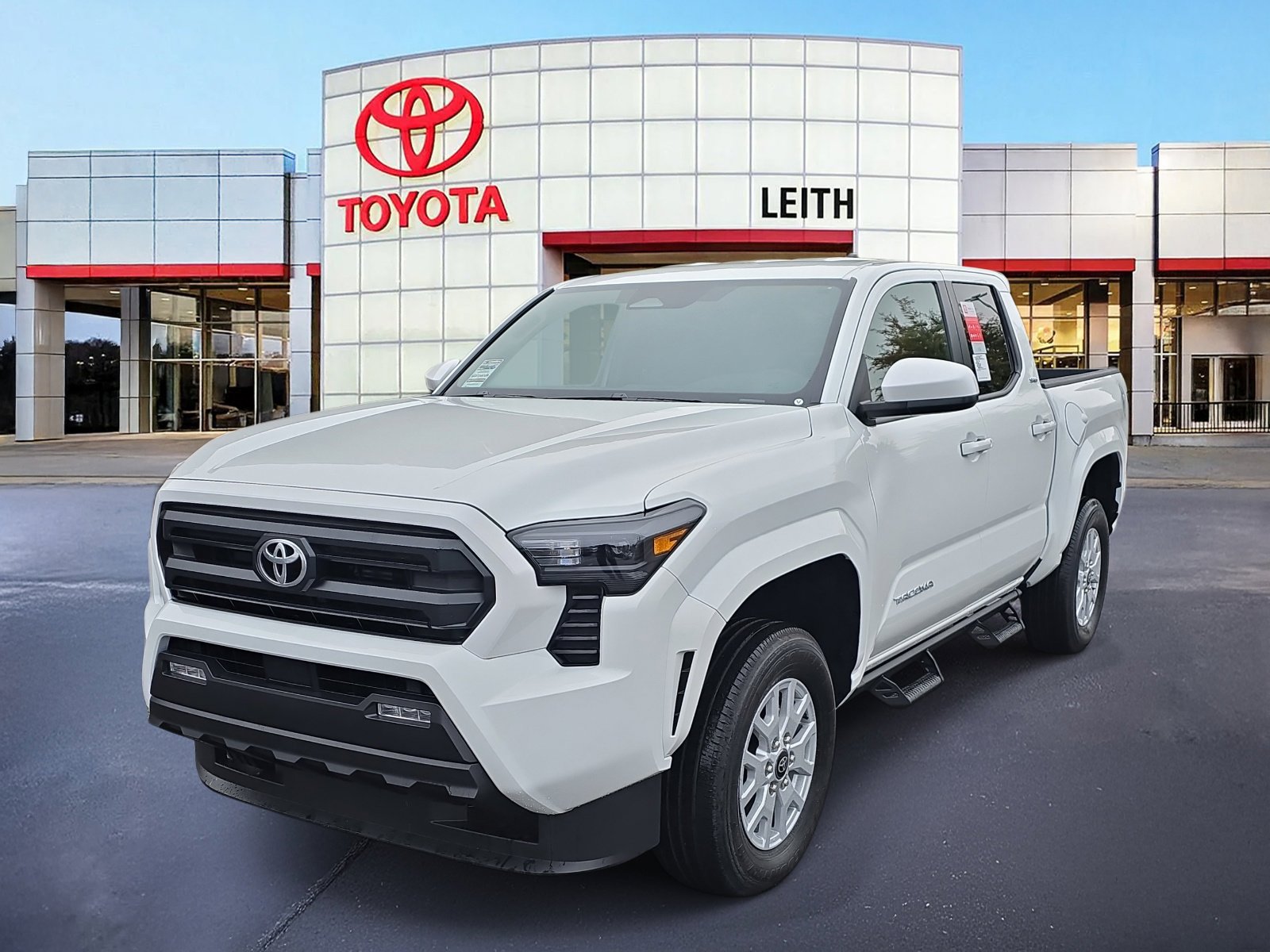 Used 2025 Toyota Tacoma SR5 image 1