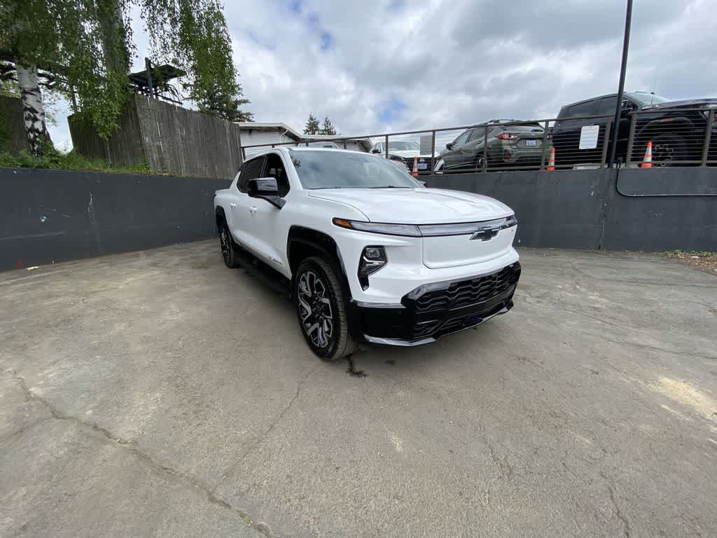 Used 2025 Chevrolet Silverado EV RST AWD/4WD image 8