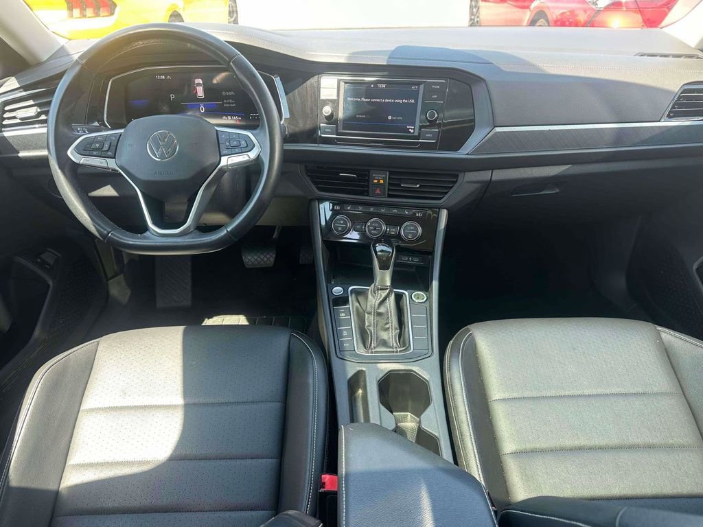 Used 2024 Volkswagen Jetta SE FWD image 11