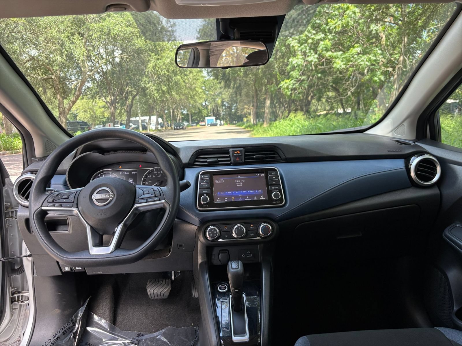 Used 2025 Nissan Versa SV FWD image 30