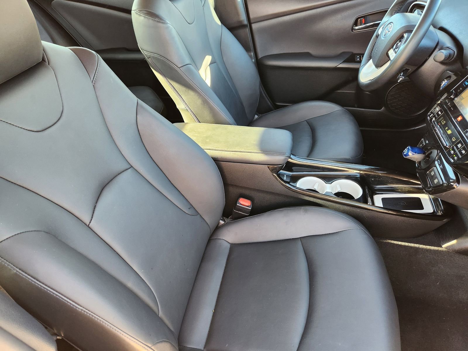 Used 2016 Toyota Prius Four w/ Advanced Technology Package image 21