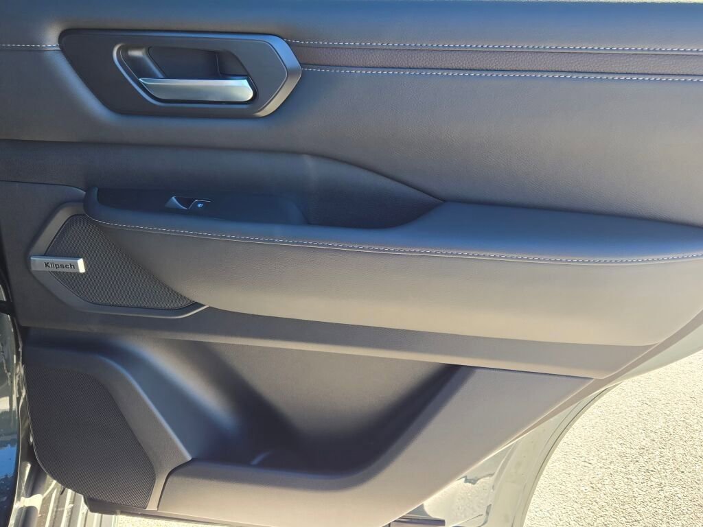 New 2026 Nissan Armada SL w/ Captain's Chari Seat Package image 11