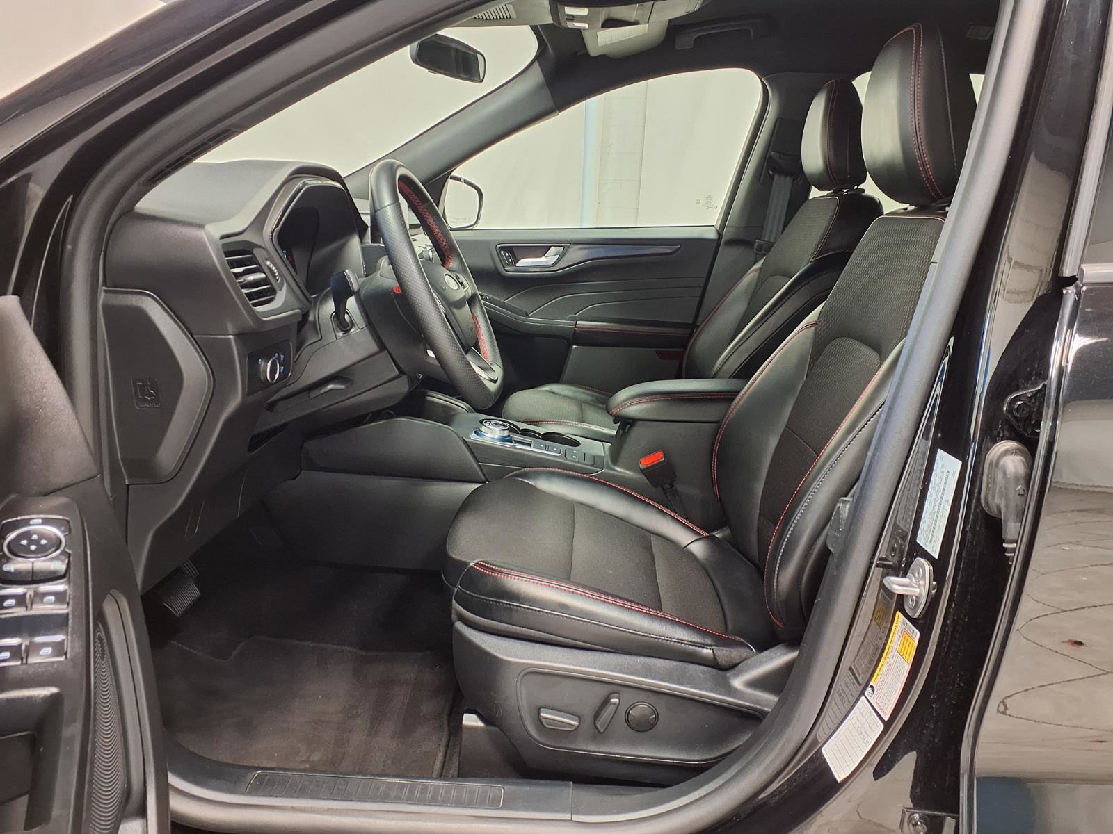 Used 2025 Ford Escape ST-Line AWD/4WD image 24